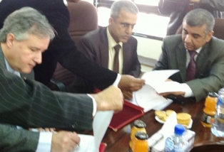 اثناء توقيع الاتفاقية مع جي اي زد - الصورة: سبأ